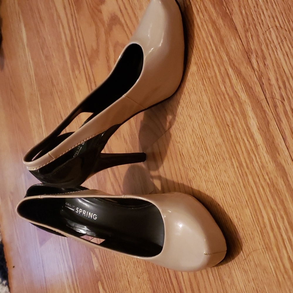 Beige and Black Heels - Picture 1 of 4